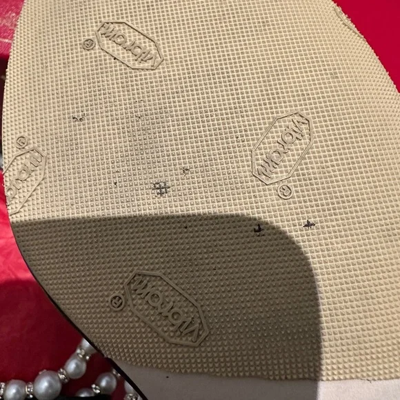 RENE CAOVILLA
Eliza 40 Leather Pearl Thong Heeled Sandals - Picture 5 of 6